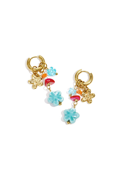 Oorringen met bloem charms en kralen