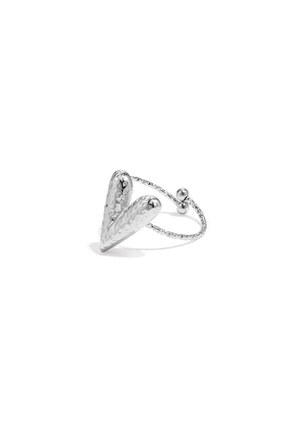 Ring met hart van gehamerde structuur